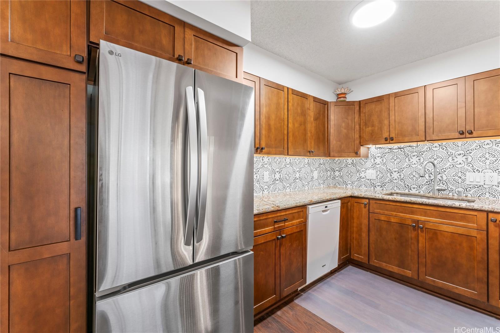 Regency Park condo # 325, Honolulu, Hawaii - photo 2 of 25