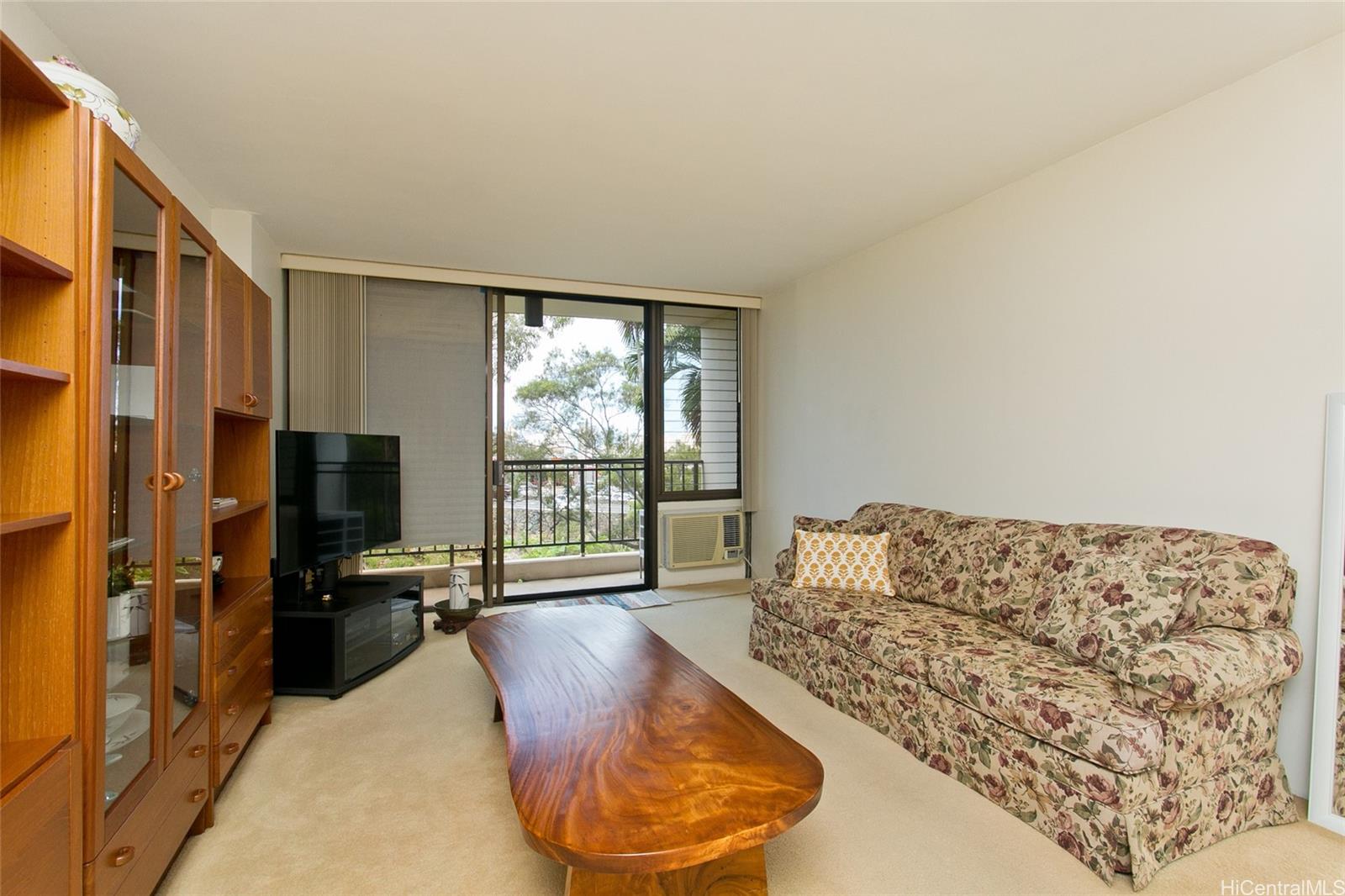 Regency Park condo # 330, Honolulu, Hawaii - photo 2 of 17