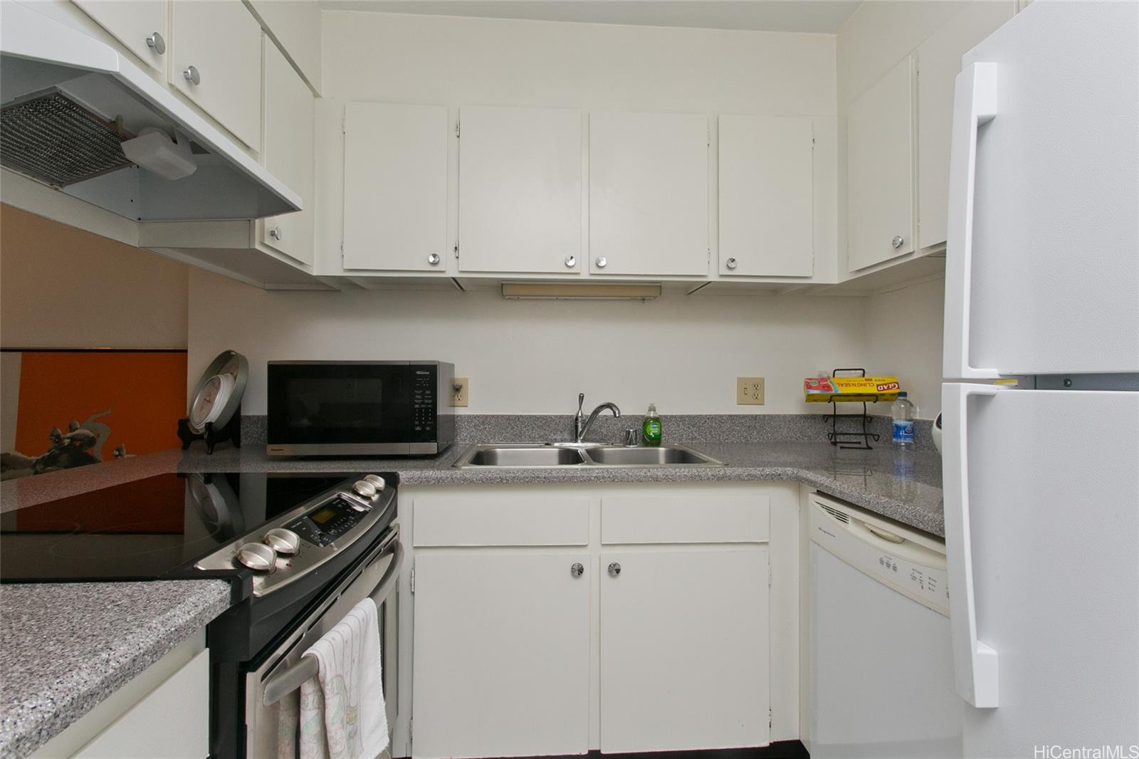 Regency Park condo # 330, Honolulu, Hawaii - photo 5 of 17