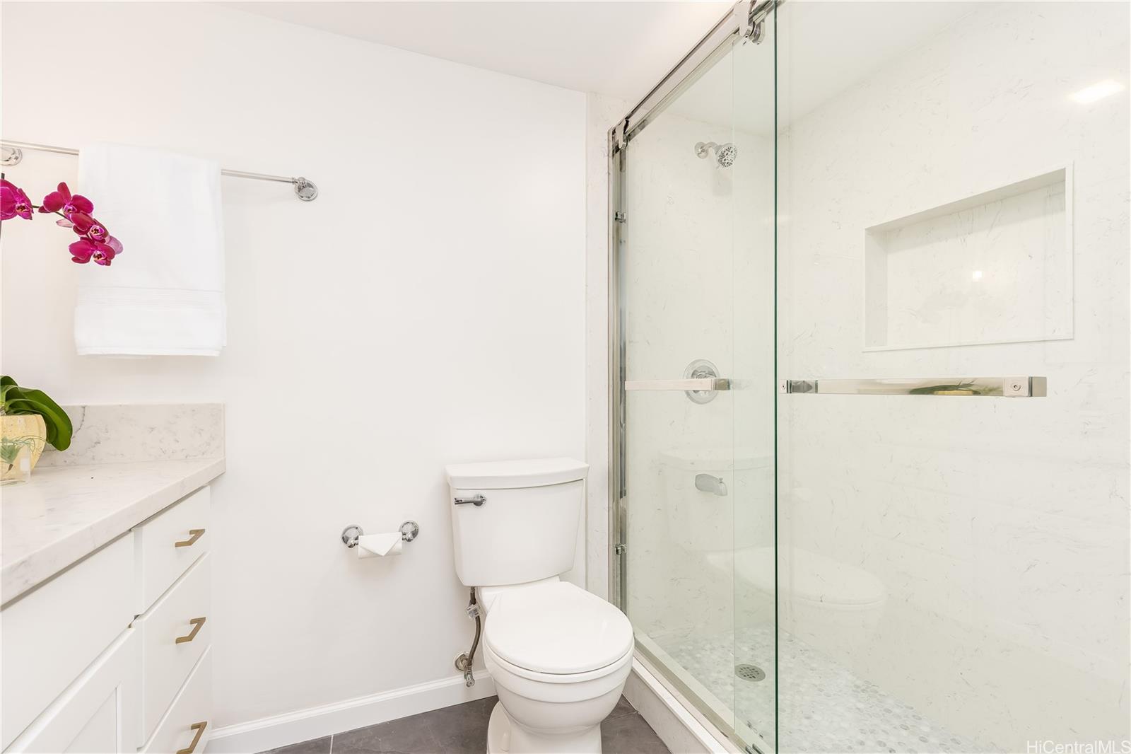 Regency Park condo # 413, Honolulu, Hawaii - photo 13 of 25