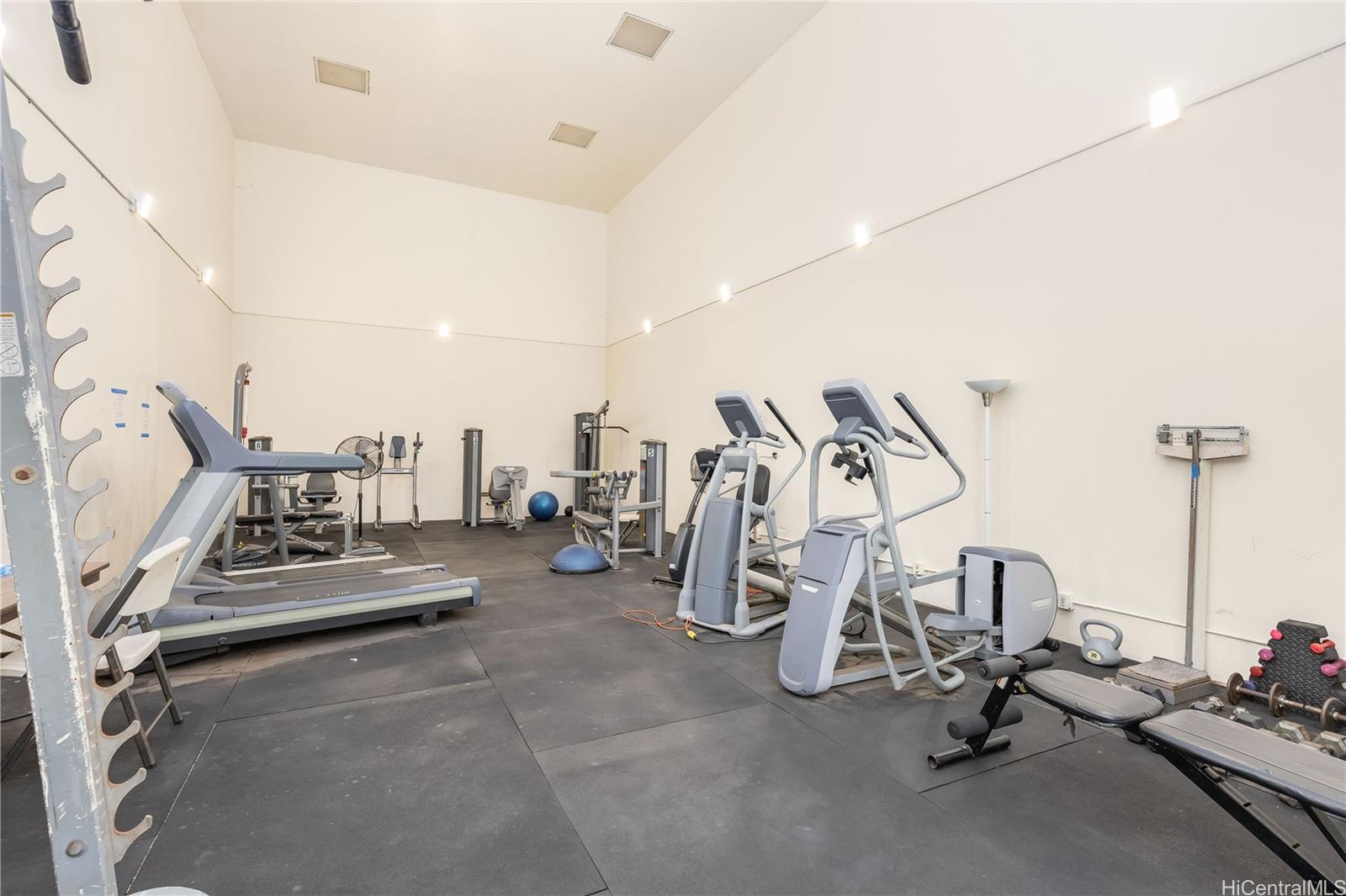 Regency Park condo # 413, Honolulu, Hawaii - photo 16 of 25