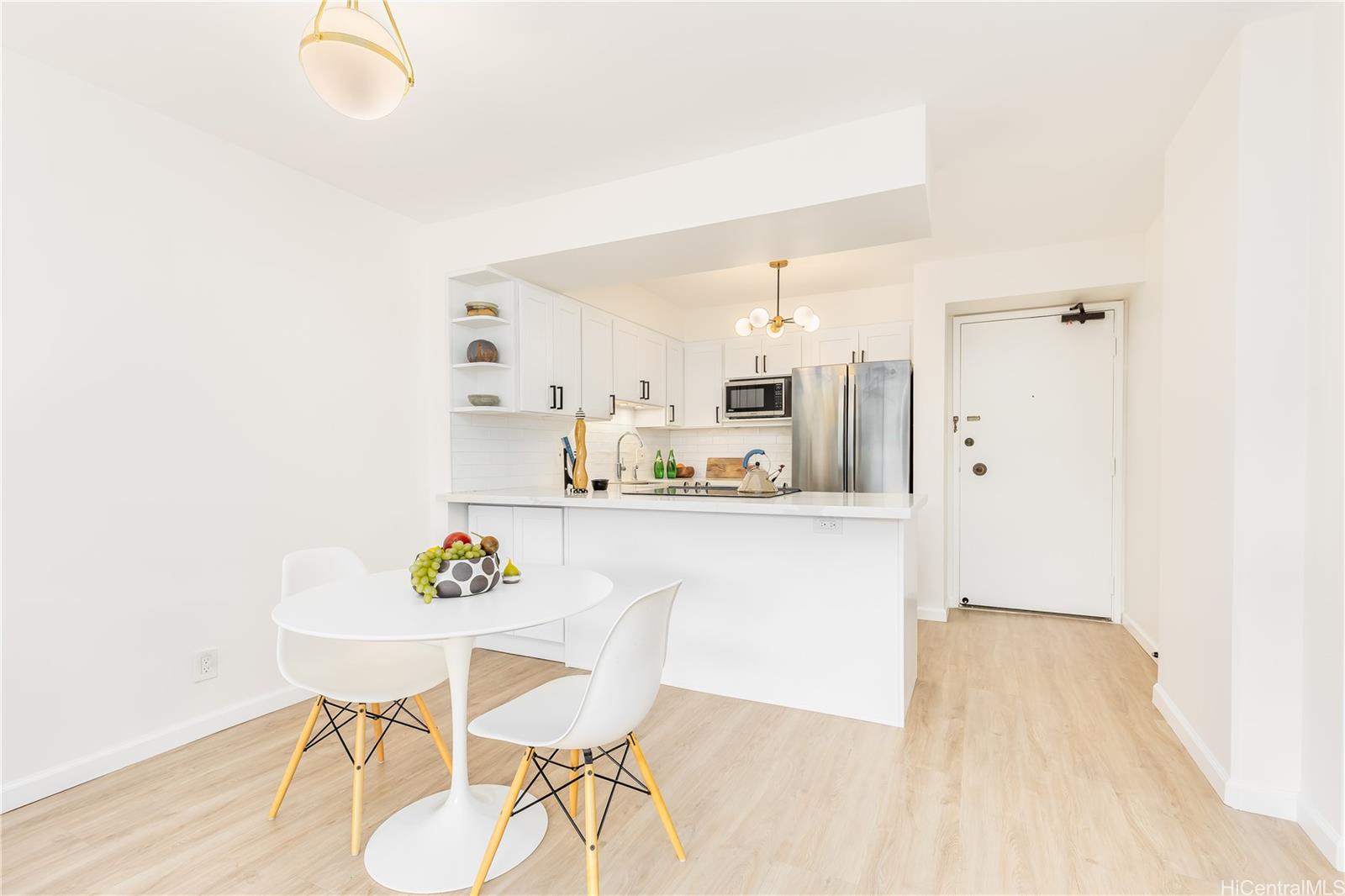 Regency Park condo # 413, Honolulu, Hawaii - photo 4 of 25