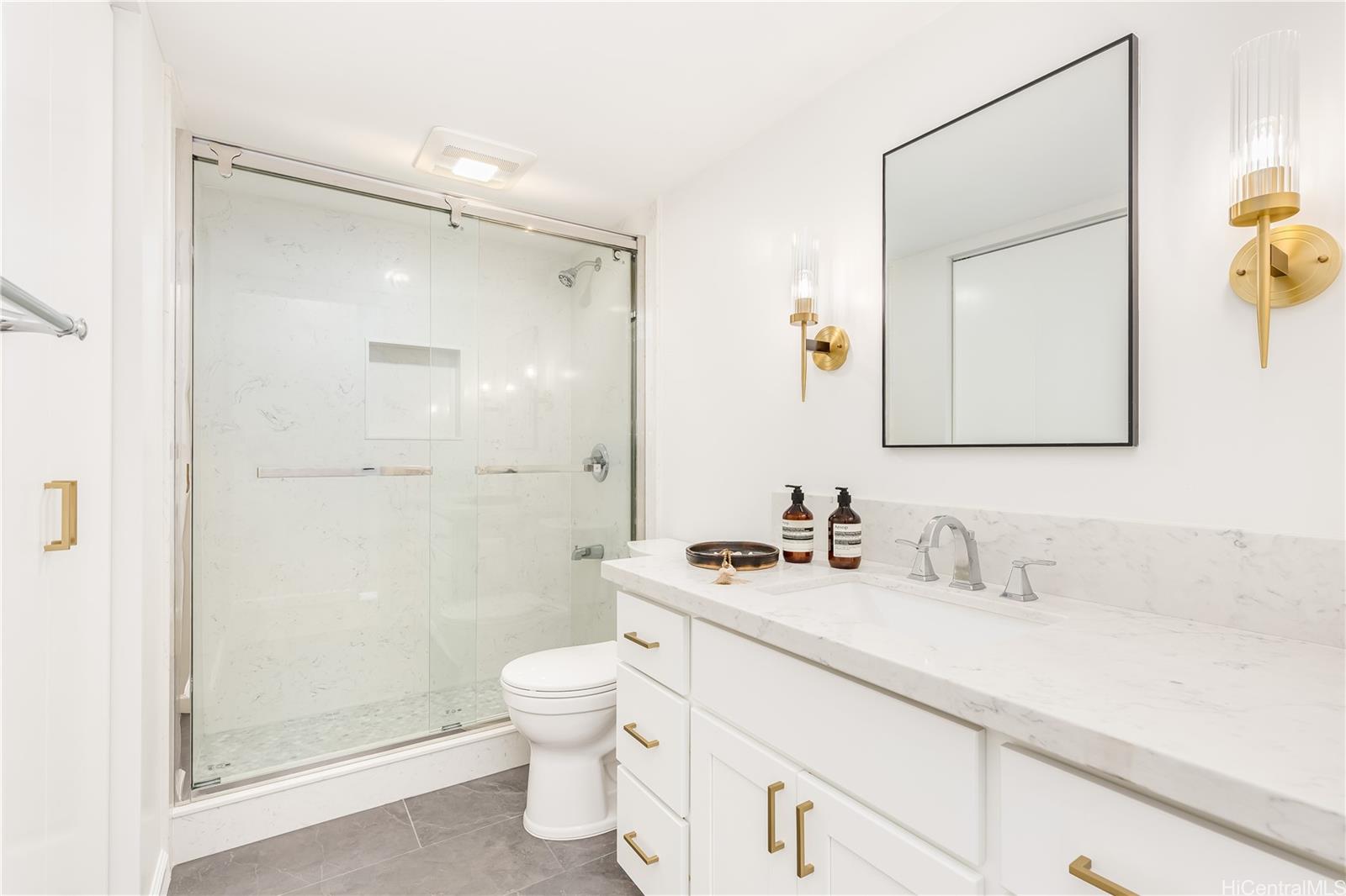 Regency Park condo # 413, Honolulu, Hawaii - photo 8 of 25