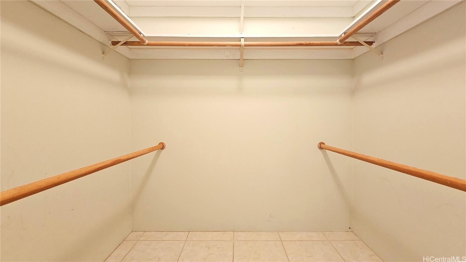 Regency Park condo # 422, Honolulu, Hawaii - photo 6 of 25