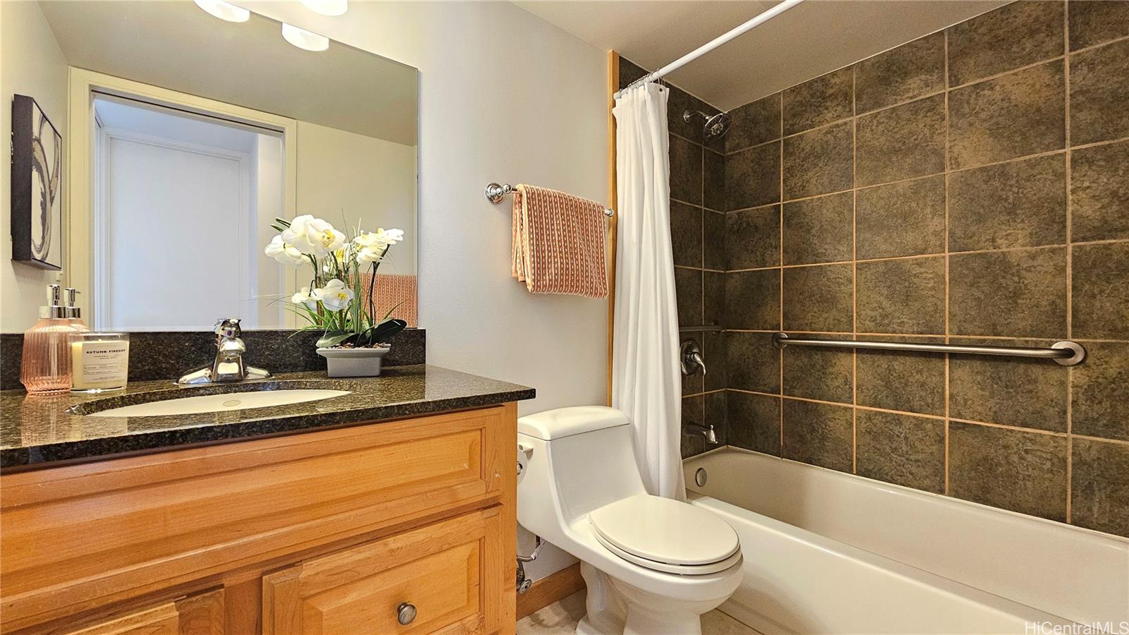 Regency Park condo # 422, Honolulu, Hawaii - photo 9 of 25