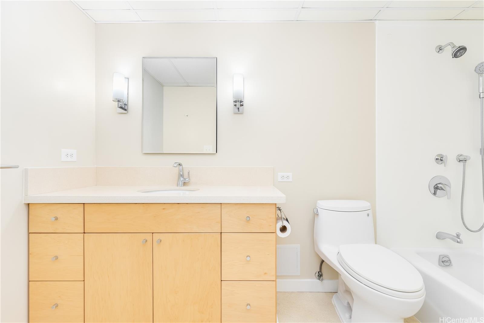 Regency Park condo # 423, Honolulu, Hawaii - photo 17 of 23