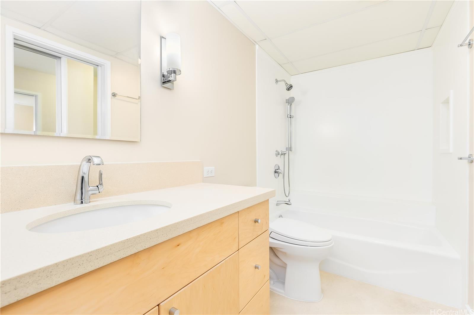 Regency Park condo # 423, Honolulu, Hawaii - photo 18 of 23