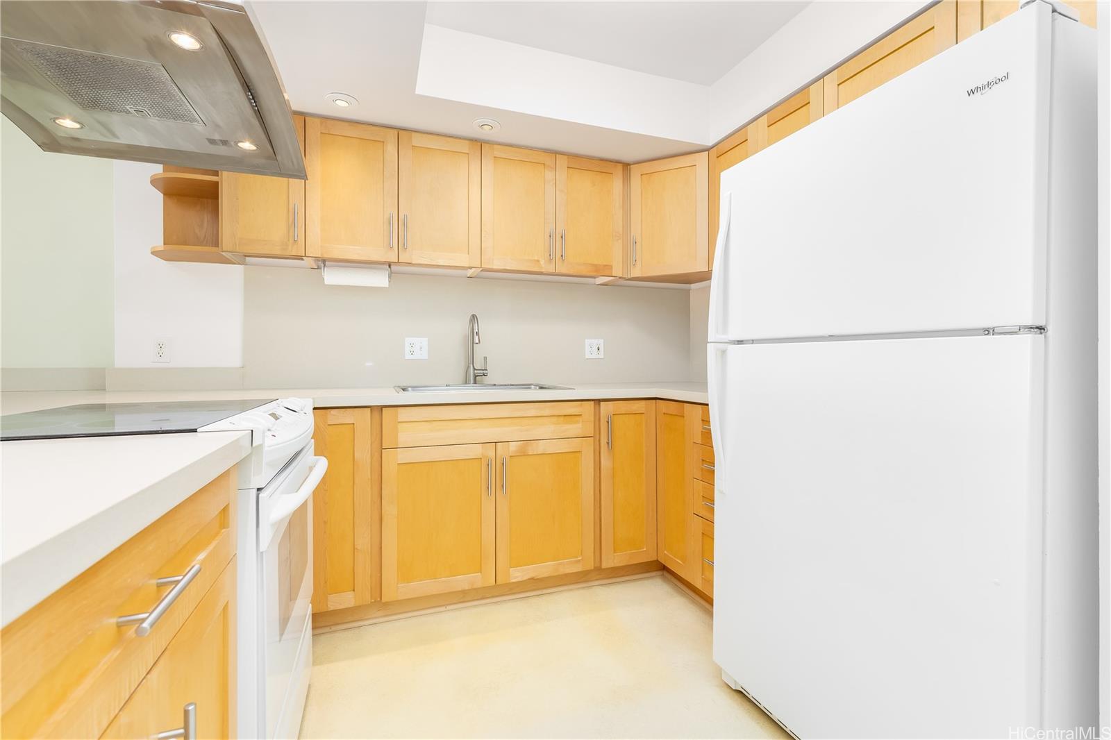 Regency Park condo # 423, Honolulu, Hawaii - photo 7 of 23