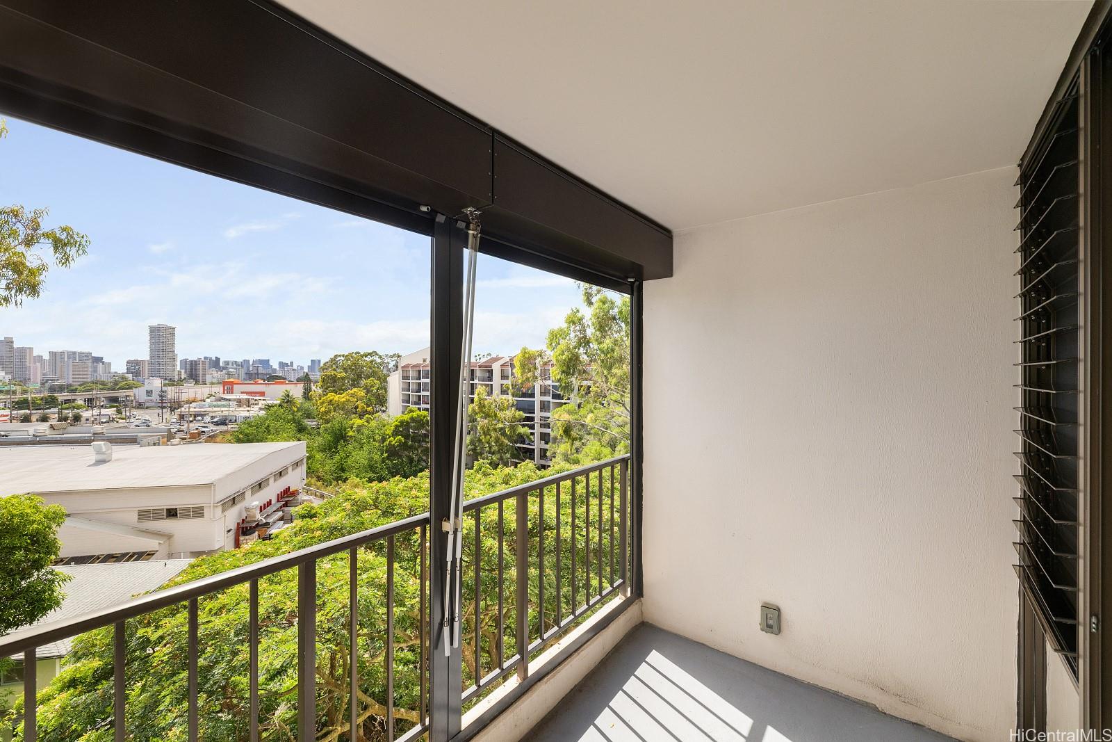 Regency Park condo # 510, Honolulu, Hawaii - photo 15 of 25