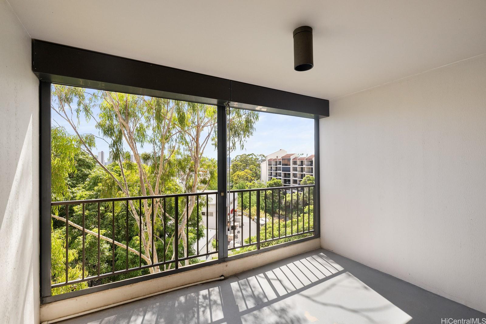 Regency Park condo # 510, Honolulu, Hawaii - photo 4 of 25