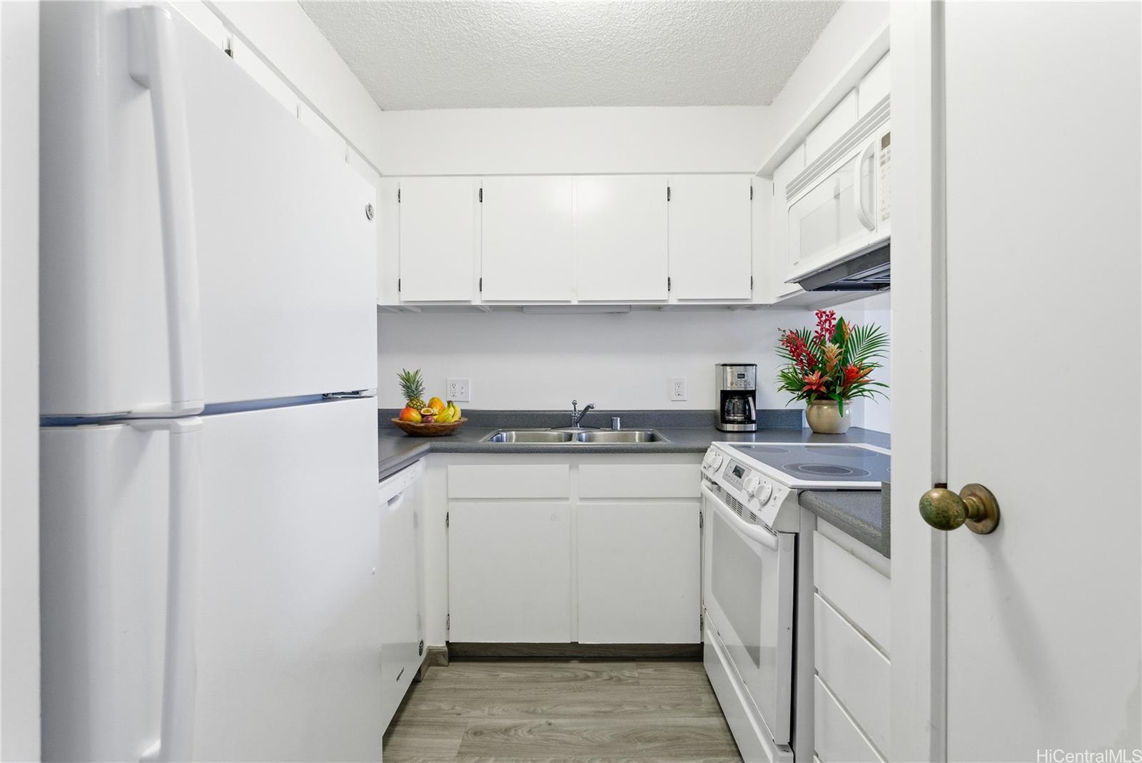 Regency Park condo # 915, Honolulu, Hawaii - photo 13 of 25