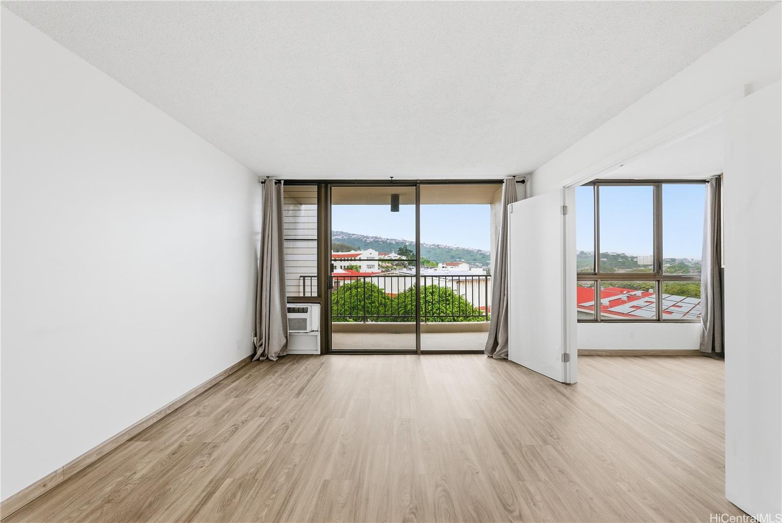 Regency Park condo # 915, Honolulu, Hawaii - photo 3 of 25