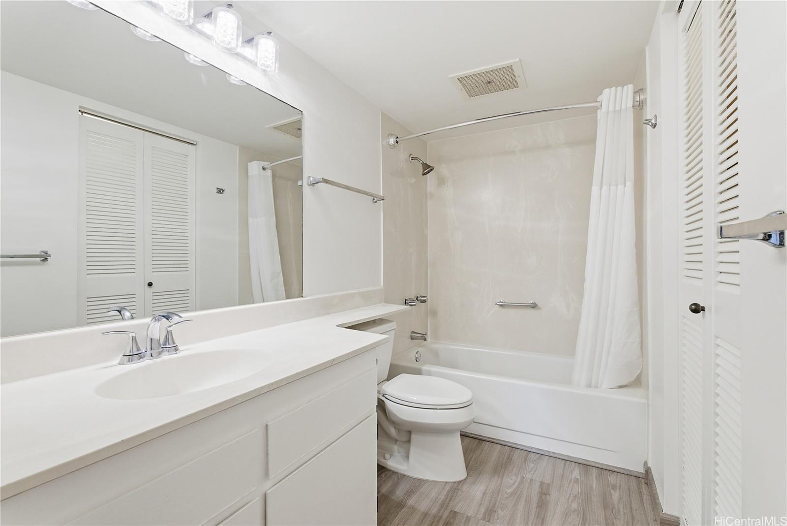 Regency Park condo # 915, Honolulu, Hawaii - photo 22 of 25