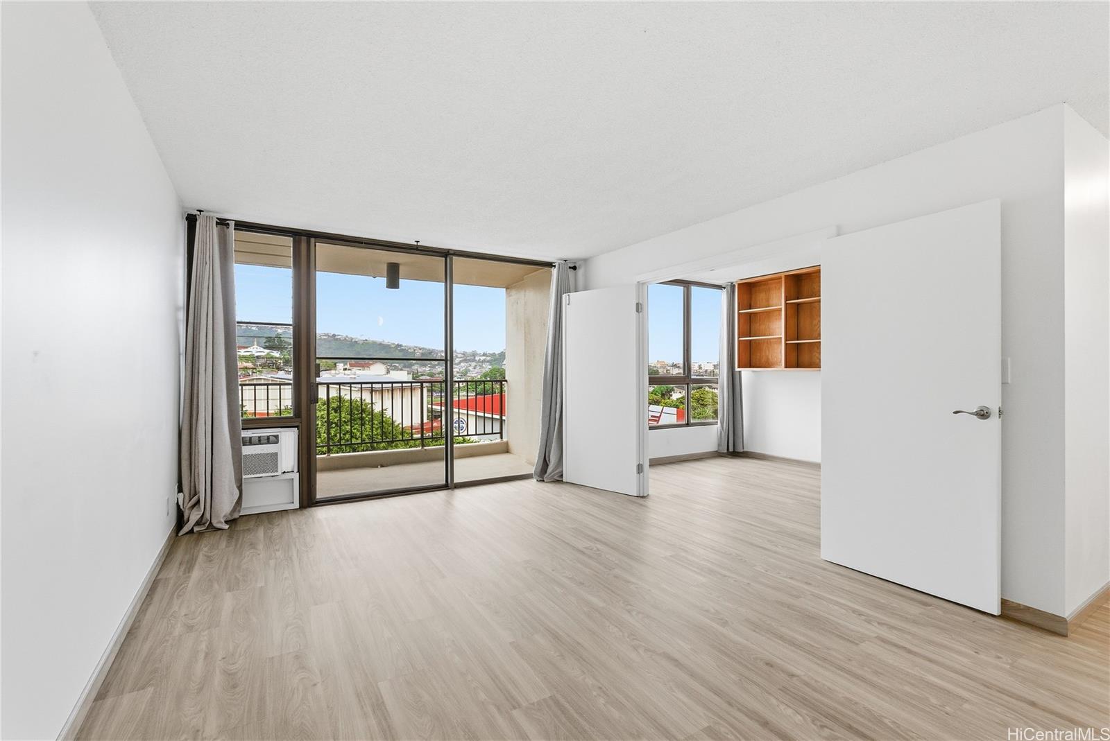 Regency Park condo # 915, Honolulu, Hawaii - photo 4 of 25