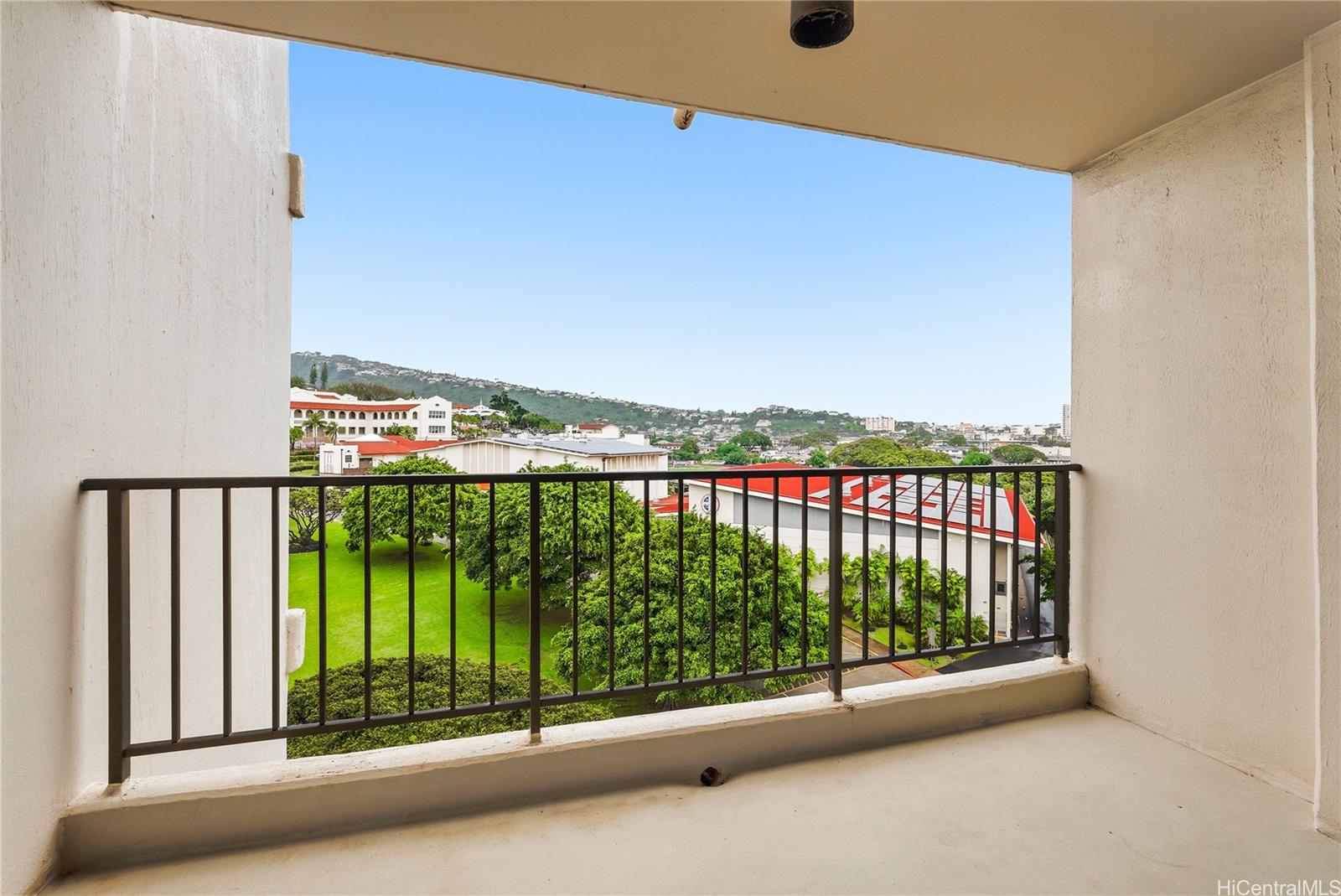 Regency Park condo # 915, Honolulu, Hawaii - photo 5 of 25