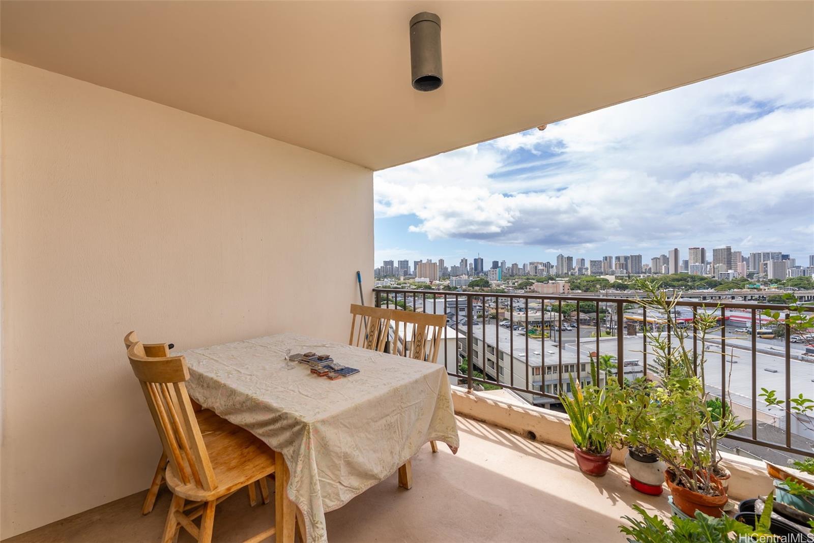 Regency Park condo # 916, Honolulu, Hawaii - photo 14 of 25