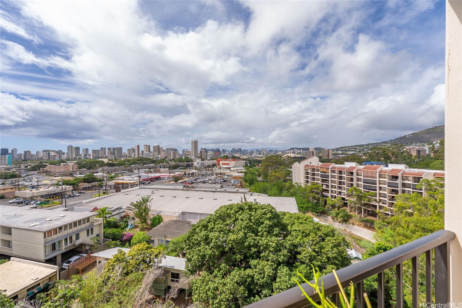 Regency Park condo # 916, Honolulu, Hawaii - photo 16 of 25