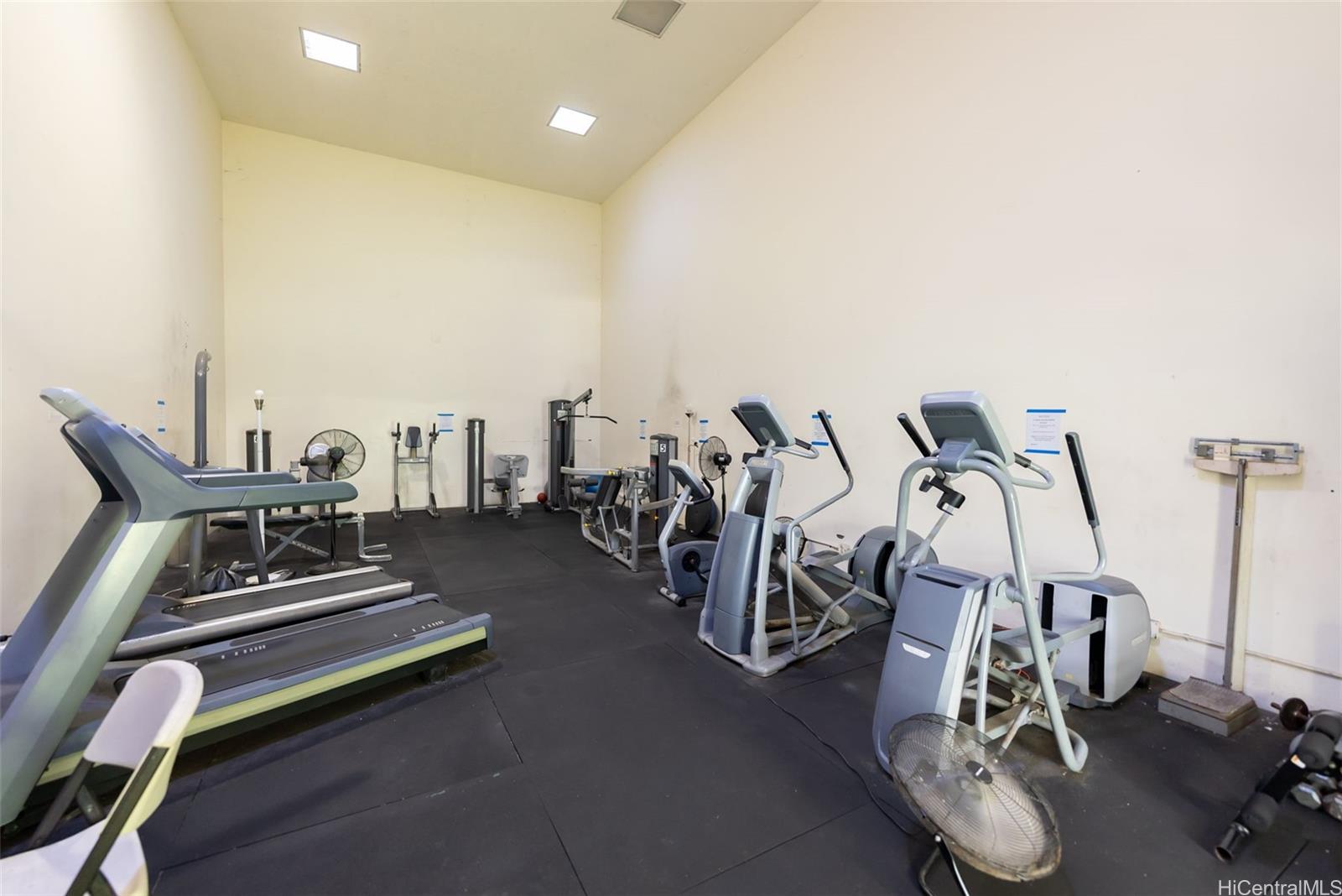 Regency Park condo # 916, Honolulu, Hawaii - photo 22 of 25