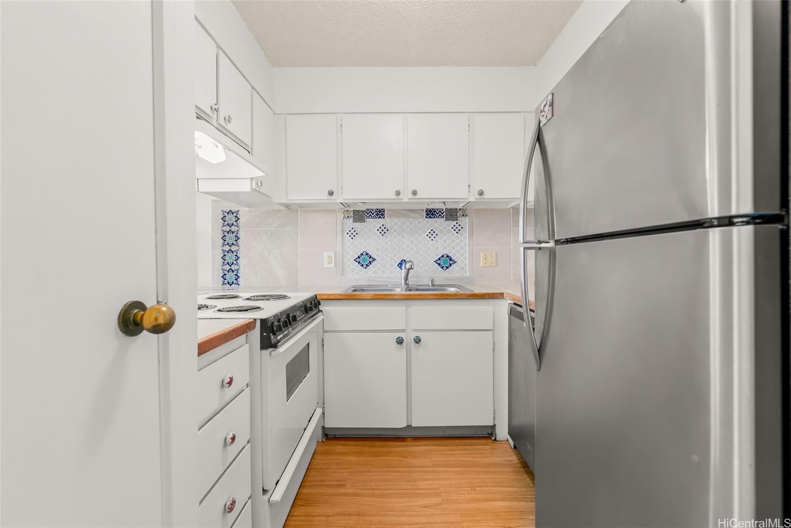 Regency Park condo # 916, Honolulu, Hawaii - photo 7 of 25