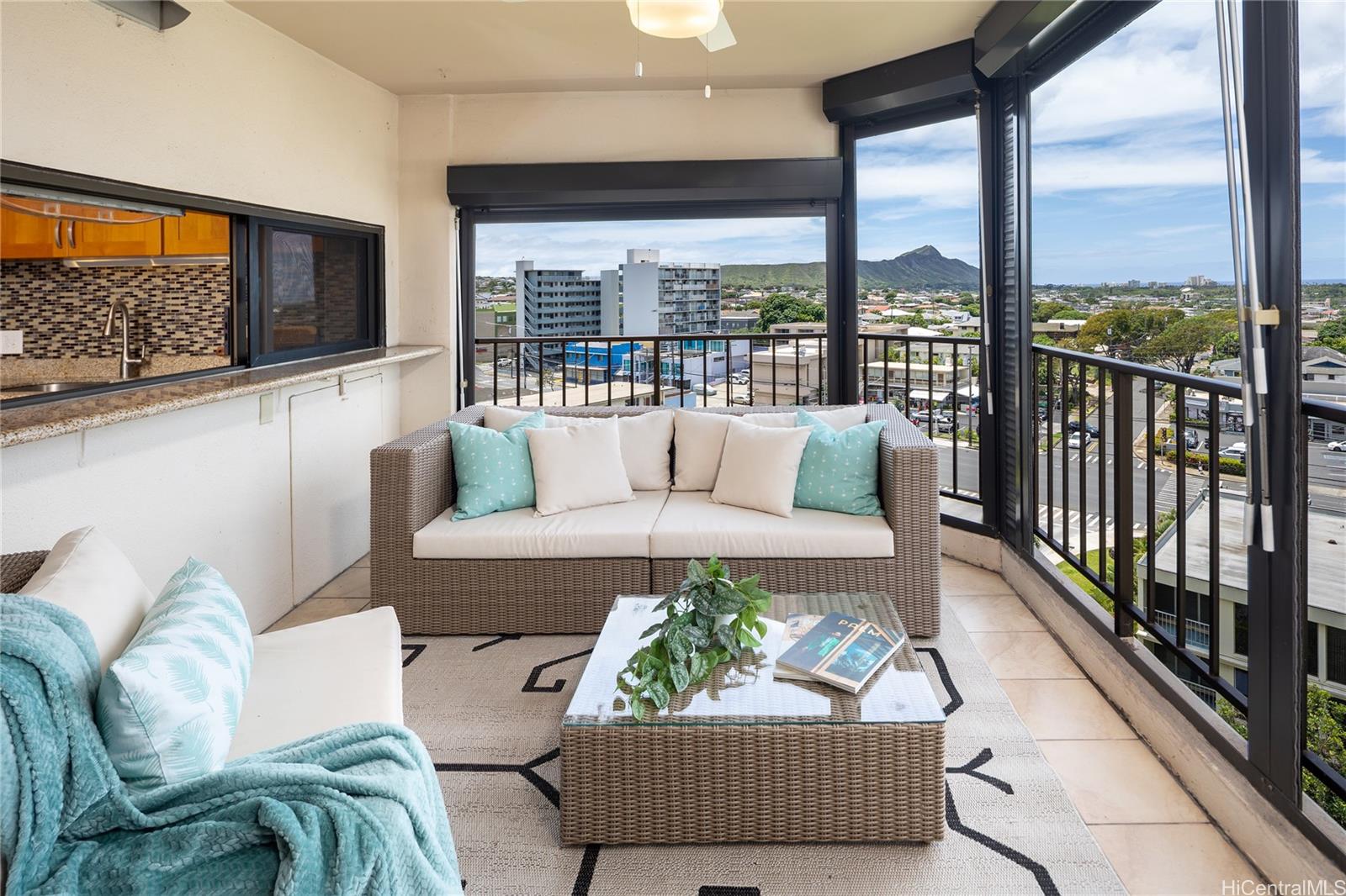 Regency Park condo # 918, Honolulu, Hawaii - photo 2 of 25