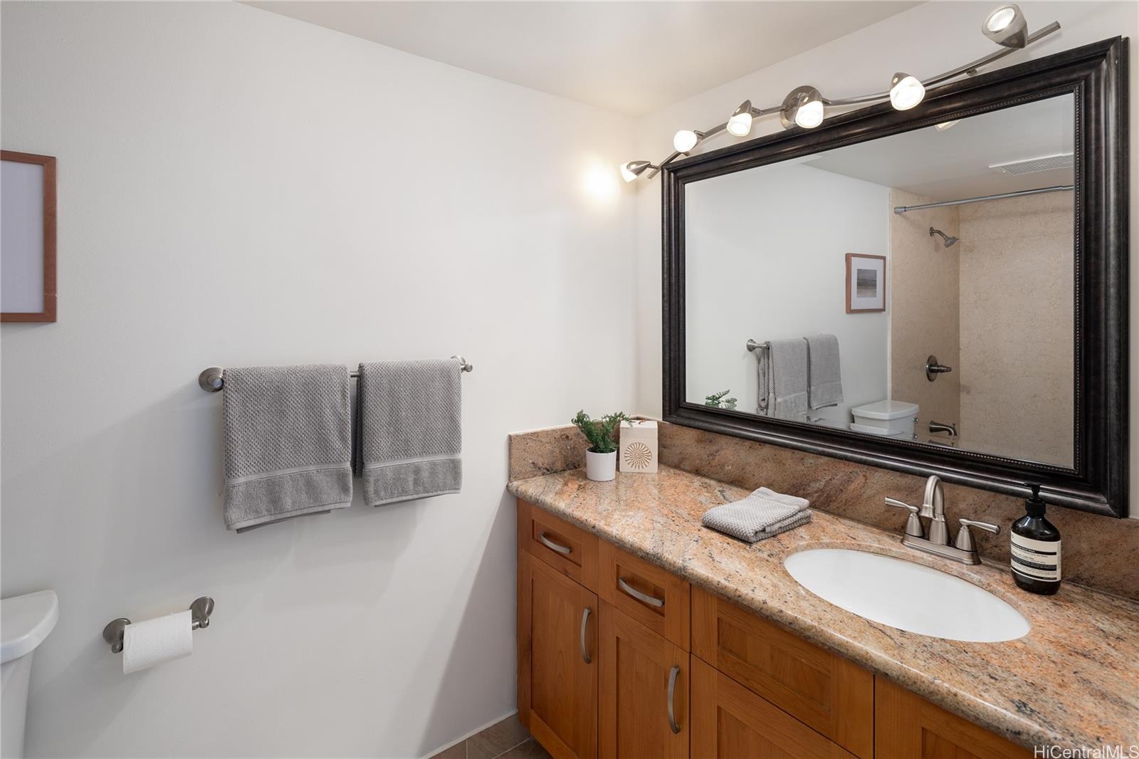 Regency Park condo # 918, Honolulu, Hawaii - photo 12 of 25