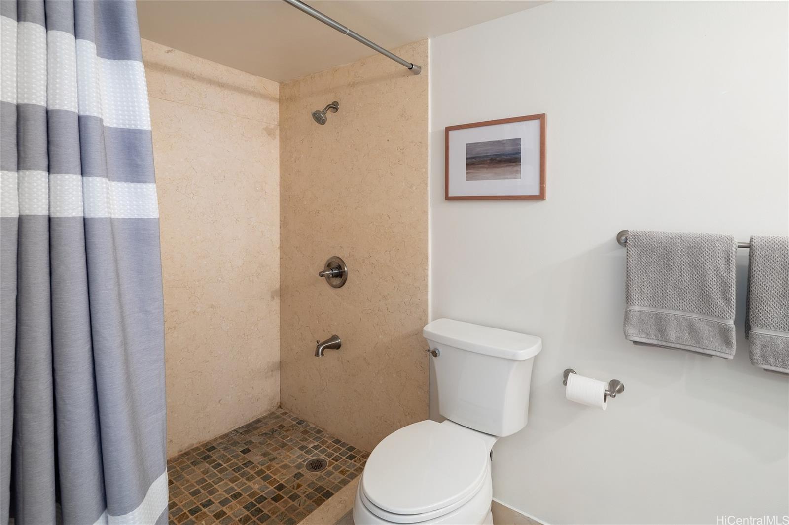 Regency Park condo # 918, Honolulu, Hawaii - photo 13 of 25