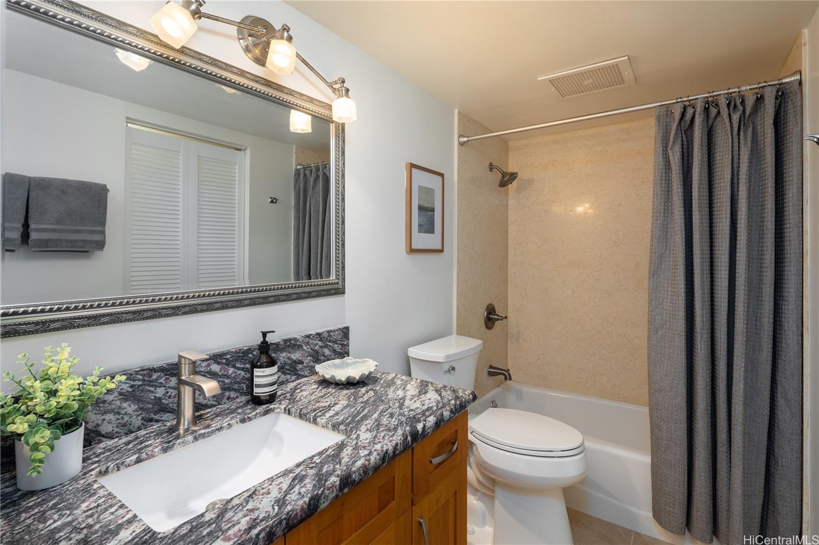Regency Park condo # 918, Honolulu, Hawaii - photo 17 of 25