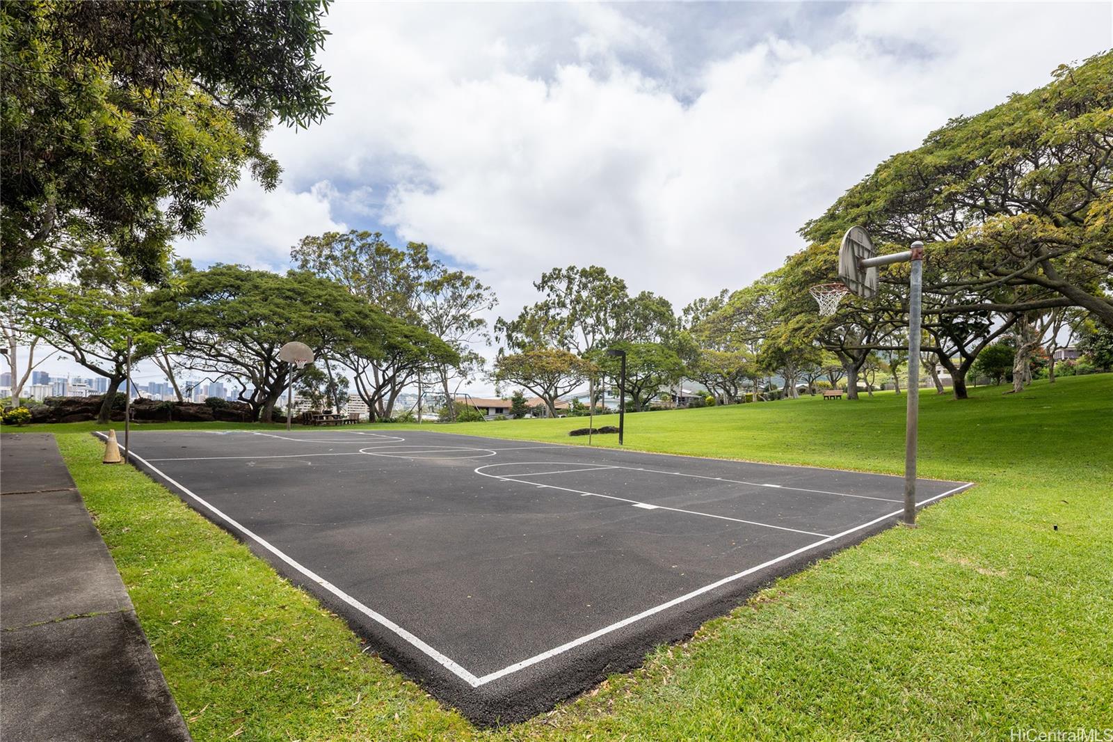 Regency Park condo # 918, Honolulu, Hawaii - photo 23 of 25