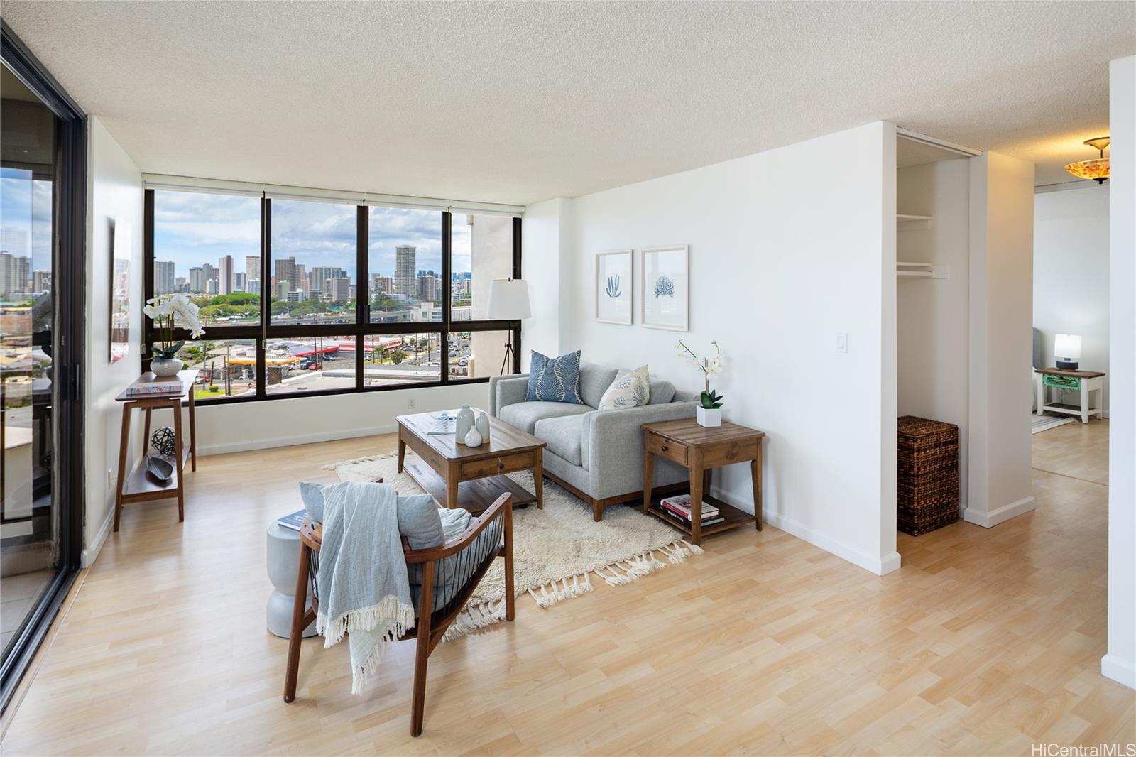 Regency Park condo # 918, Honolulu, Hawaii - photo 4 of 25