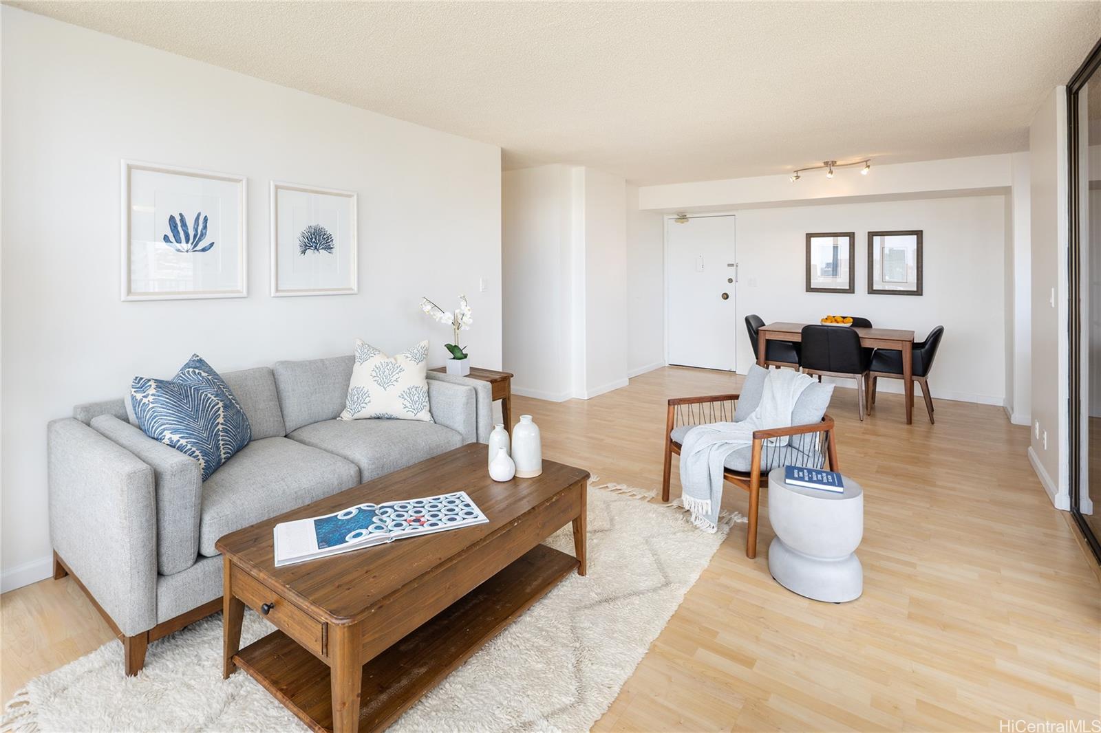 Regency Park condo # 918, Honolulu, Hawaii - photo 5 of 25