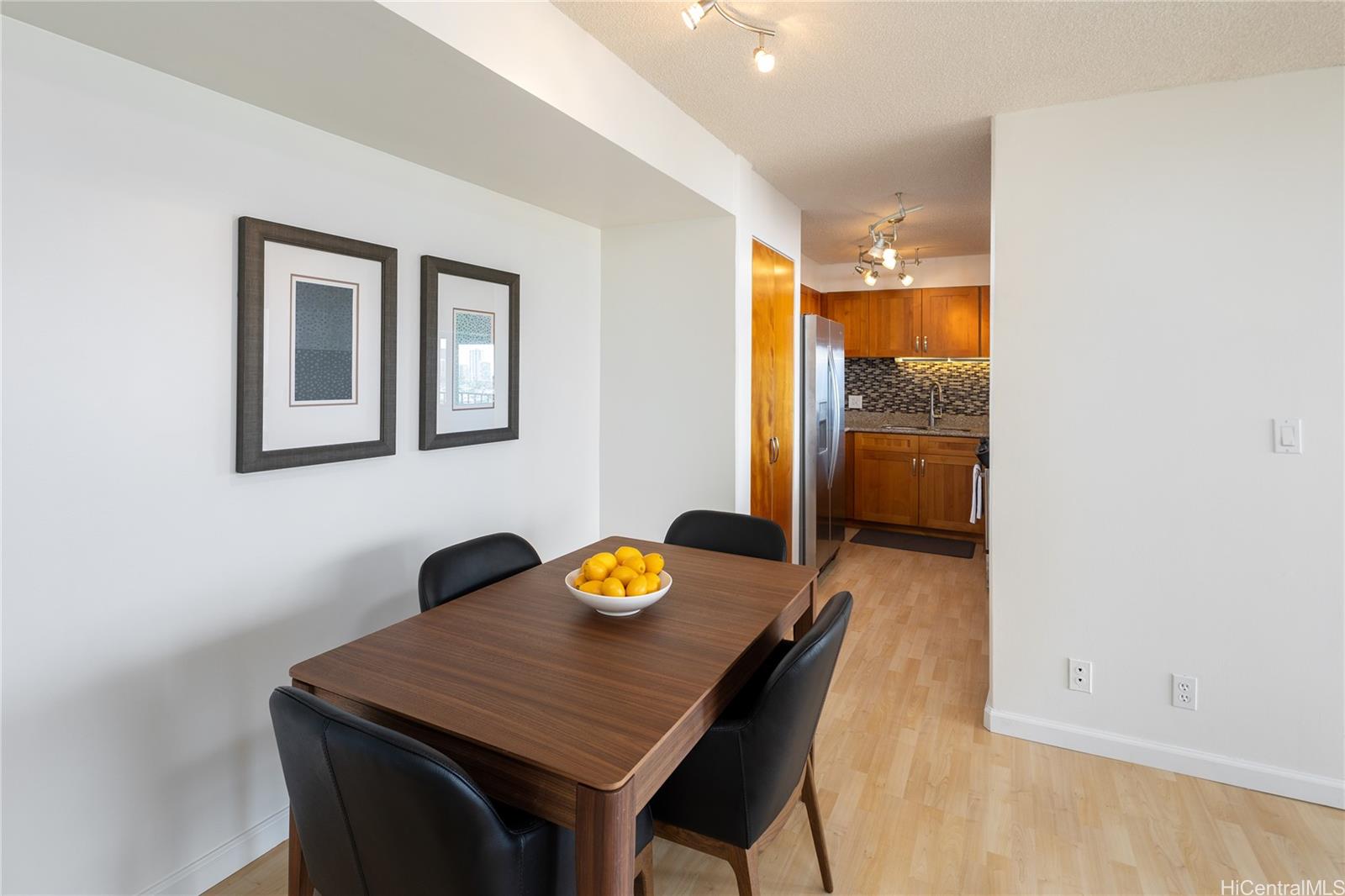 Regency Park condo # 918, Honolulu, Hawaii - photo 8 of 25