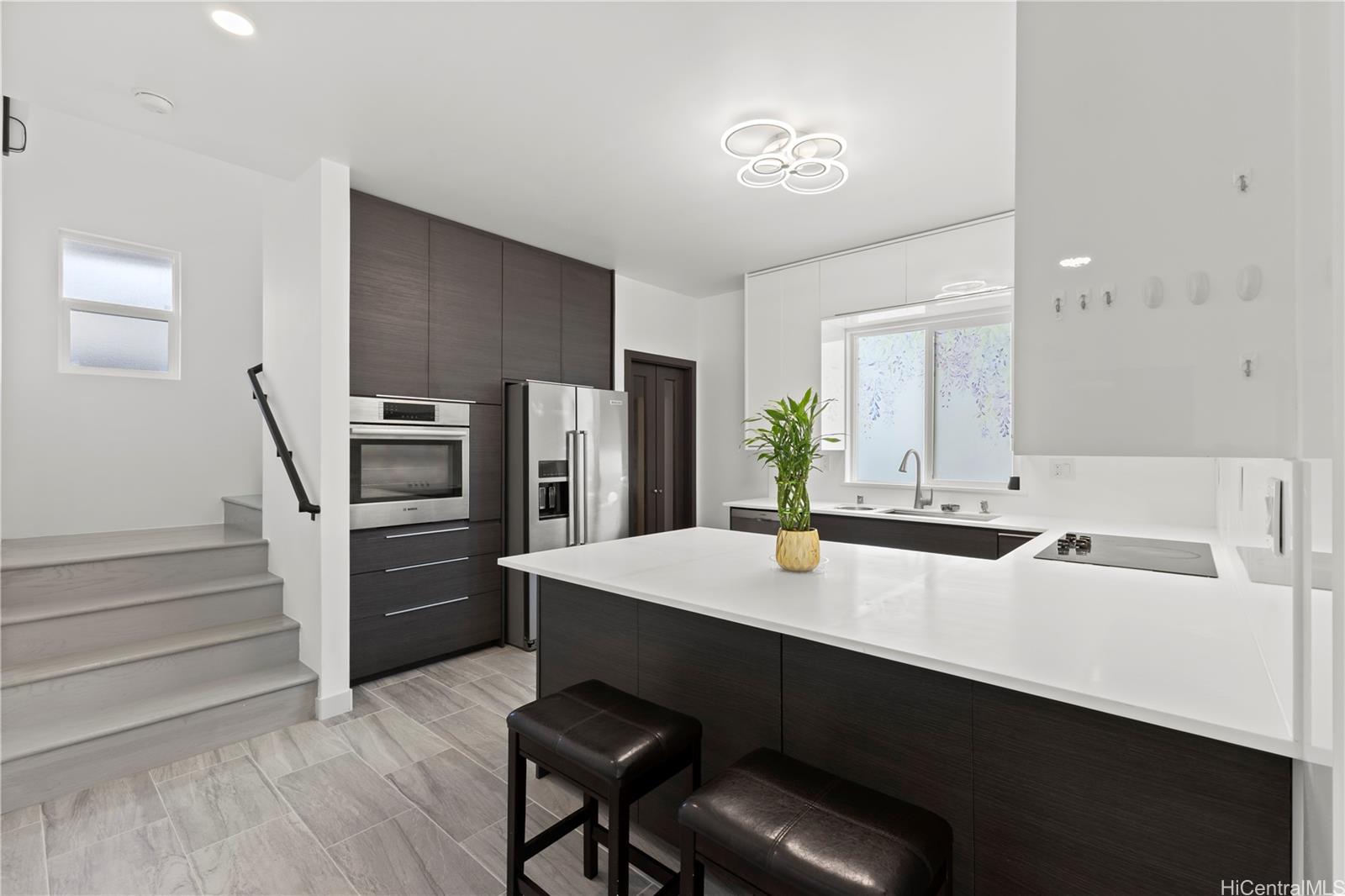 315  Hanakoa St Koko Head Terrace, Hawaii Kai home - photo 4 of 23