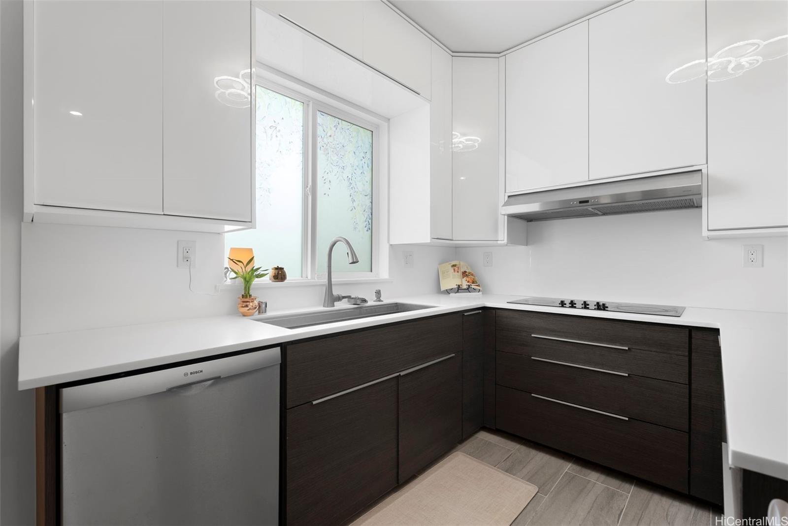 315  Hanakoa Street Koko Head Terrace, Hawaii Kai home - photo 8 of 25