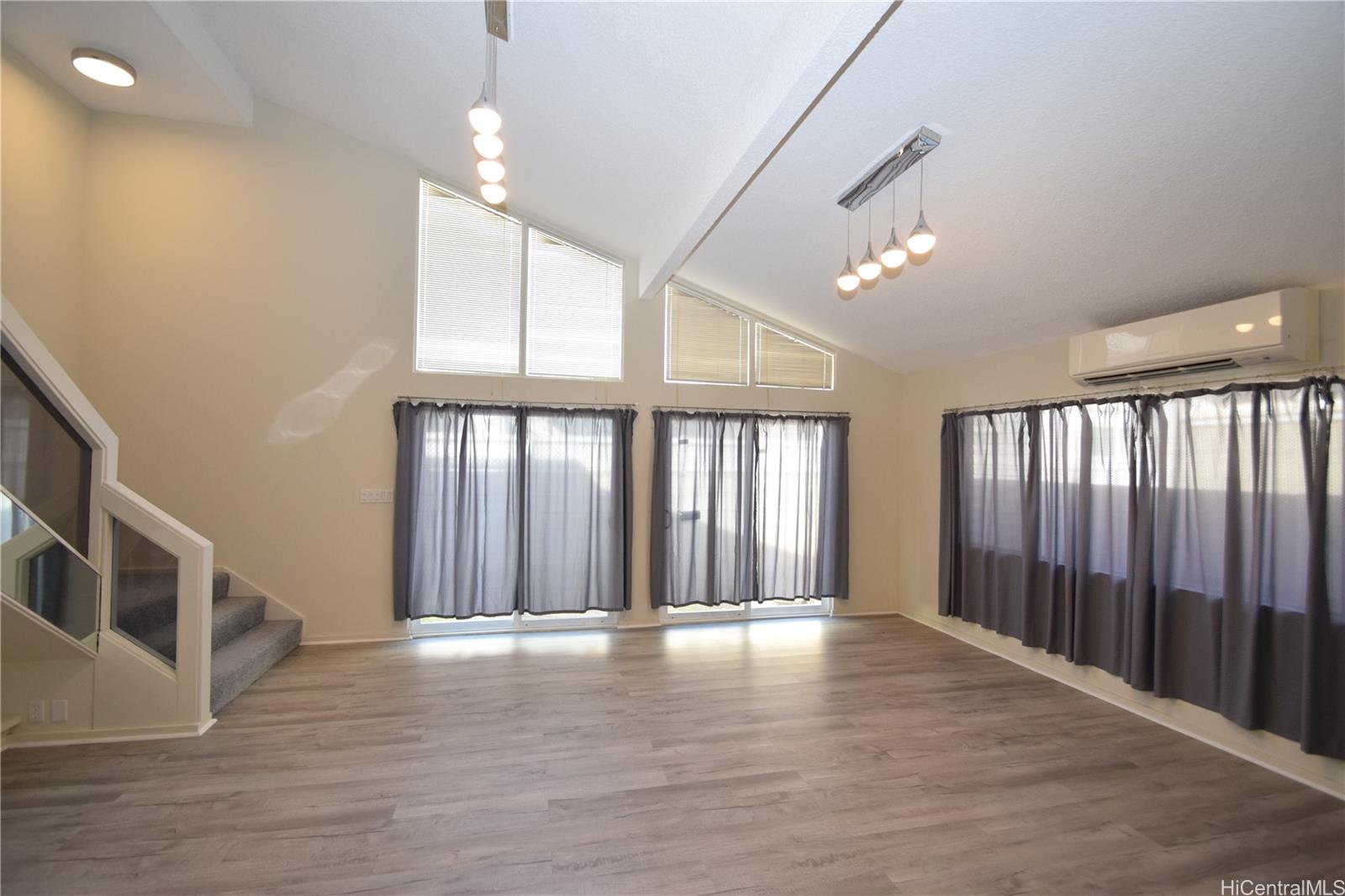 3152  Mokihana Streets Kapahulu, Diamond Head home - photo 2 of 17