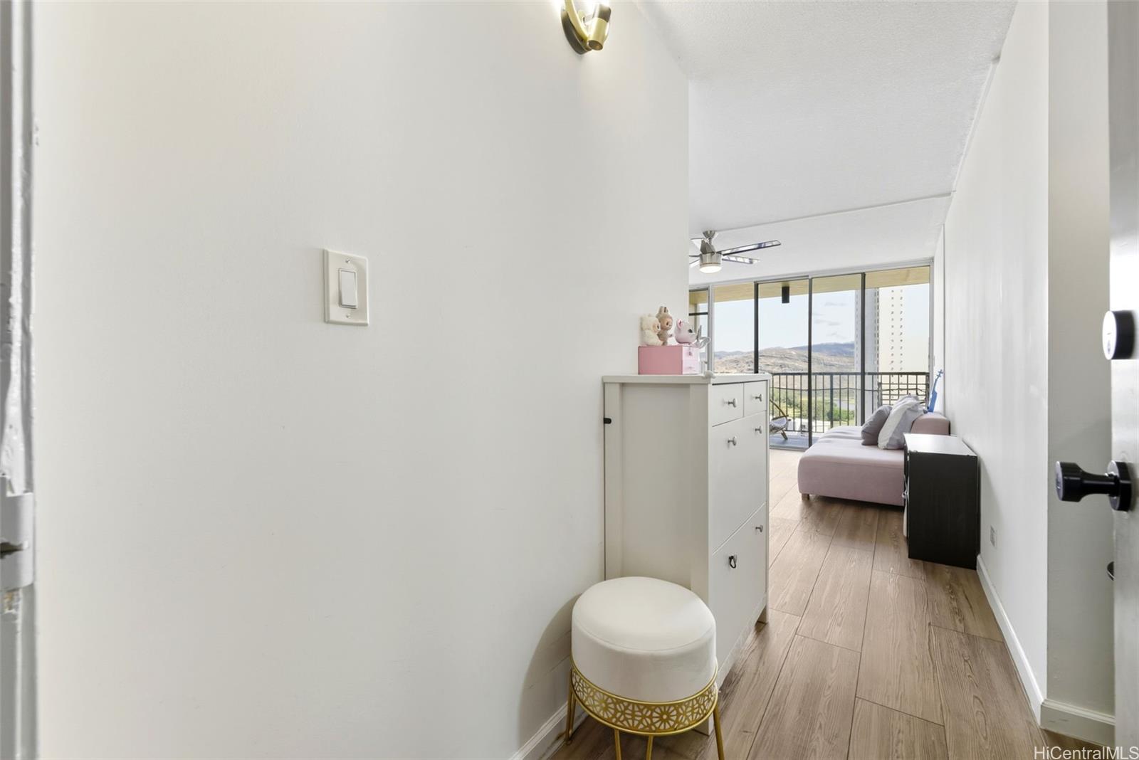 Century West condo # 1616, Honolulu, Hawaii - photo 3 of 23