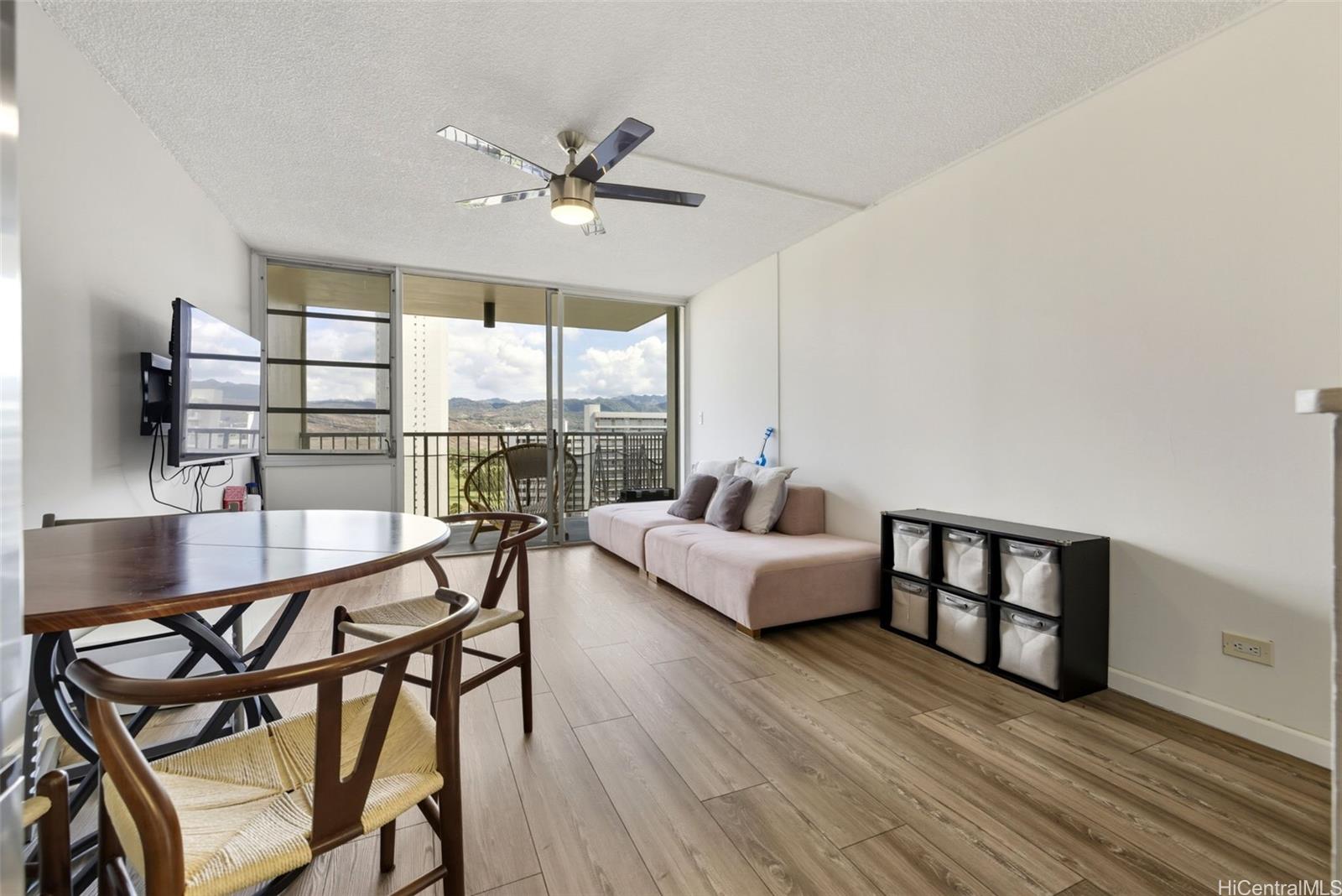 Century West condo # 1616, Honolulu, Hawaii - photo 4 of 23