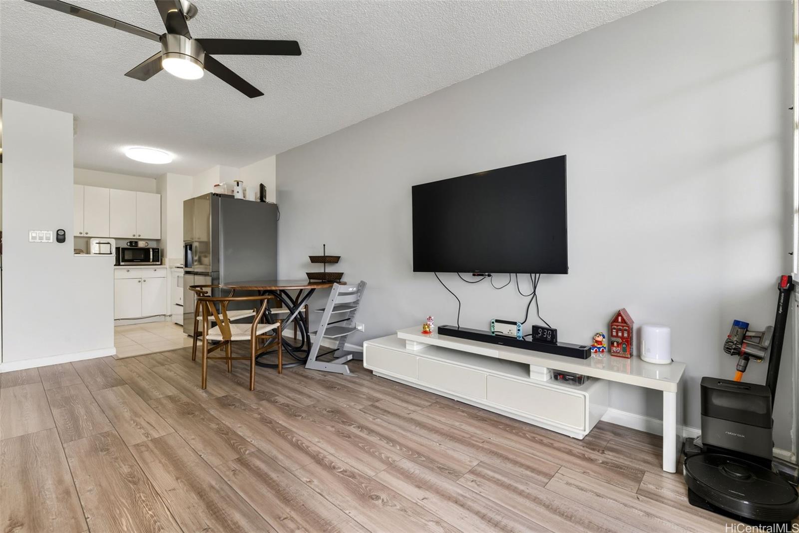 Century West condo # 1616, Honolulu, Hawaii - photo 5 of 23