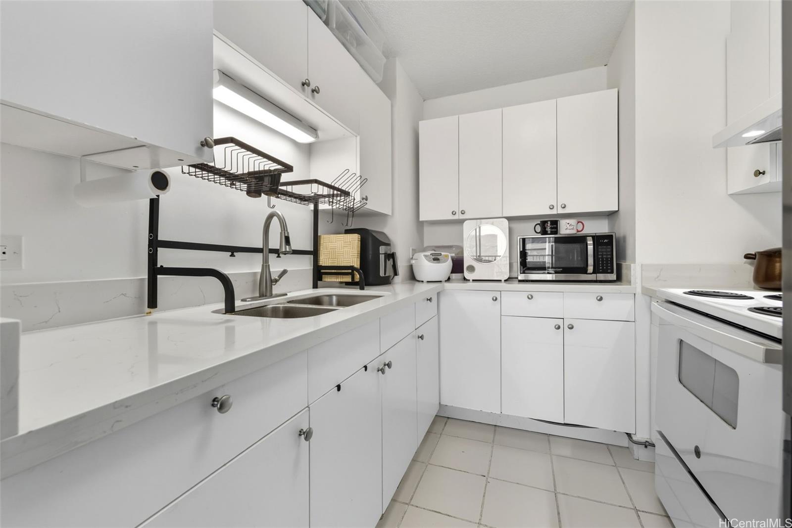 Century West condo # 1616, Honolulu, Hawaii - photo 7 of 23