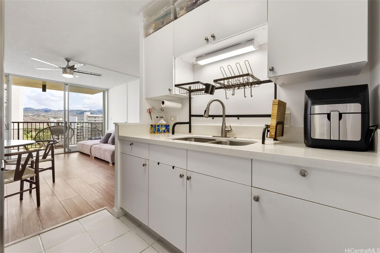 Century West condo # 1616, Honolulu, Hawaii - photo 8 of 23