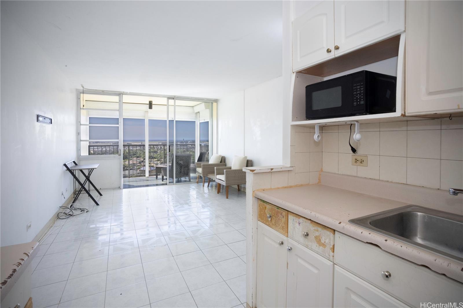 Century West condo # 1906, Honolulu, Hawaii - photo 8 of 25