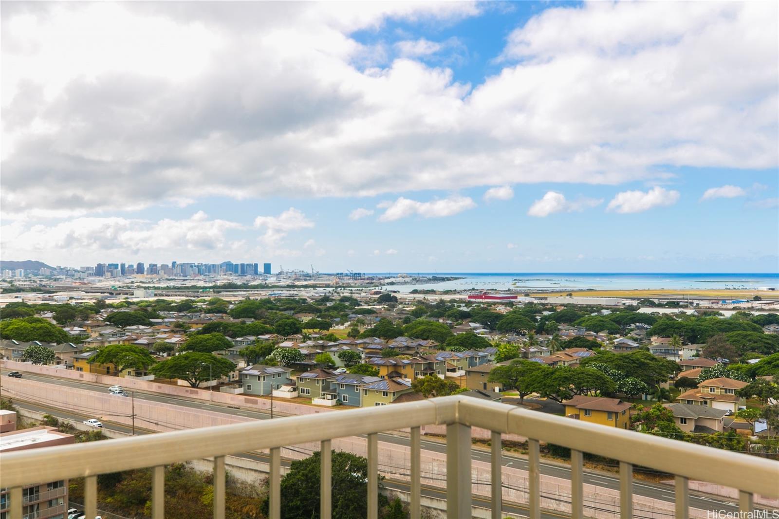 Century West condo # 2111, Honolulu, Hawaii - photo 4 of 25