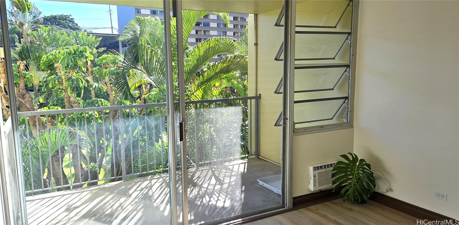 Century West condo # 309, Honolulu, Hawaii - photo 3 of 13