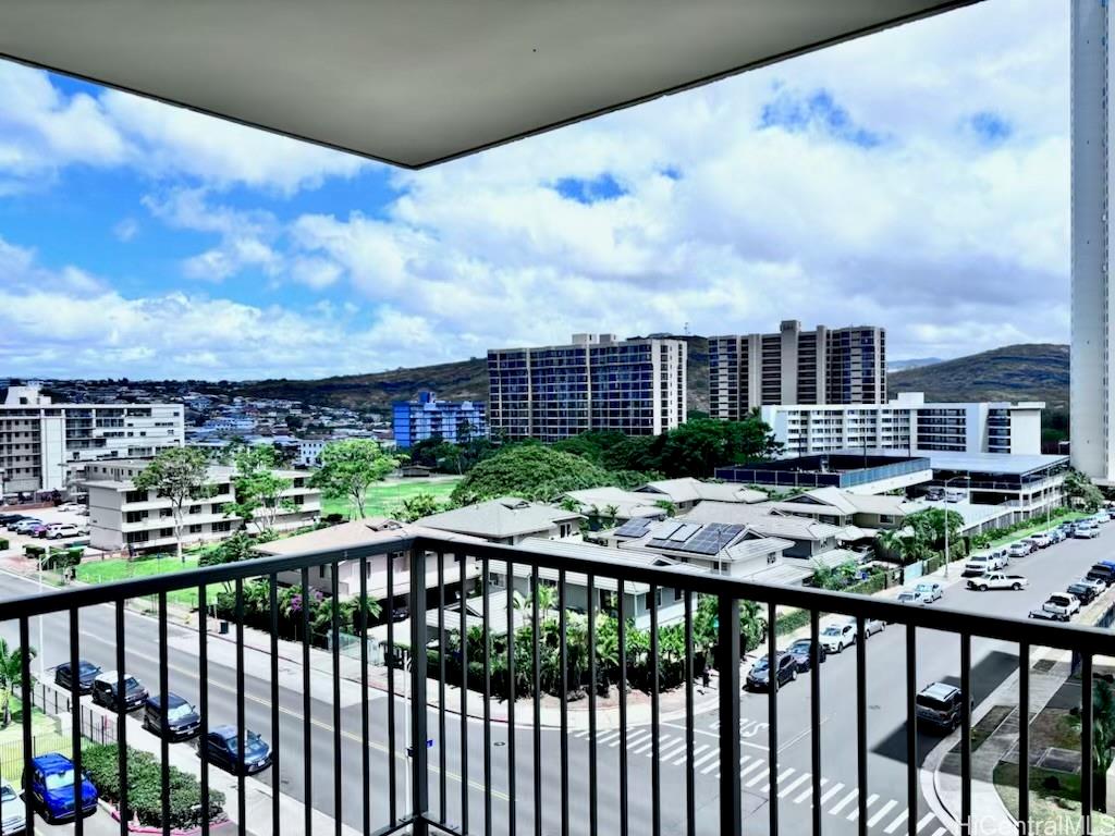 Century West condo # 601, Honolulu, Hawaii - photo 4 of 17