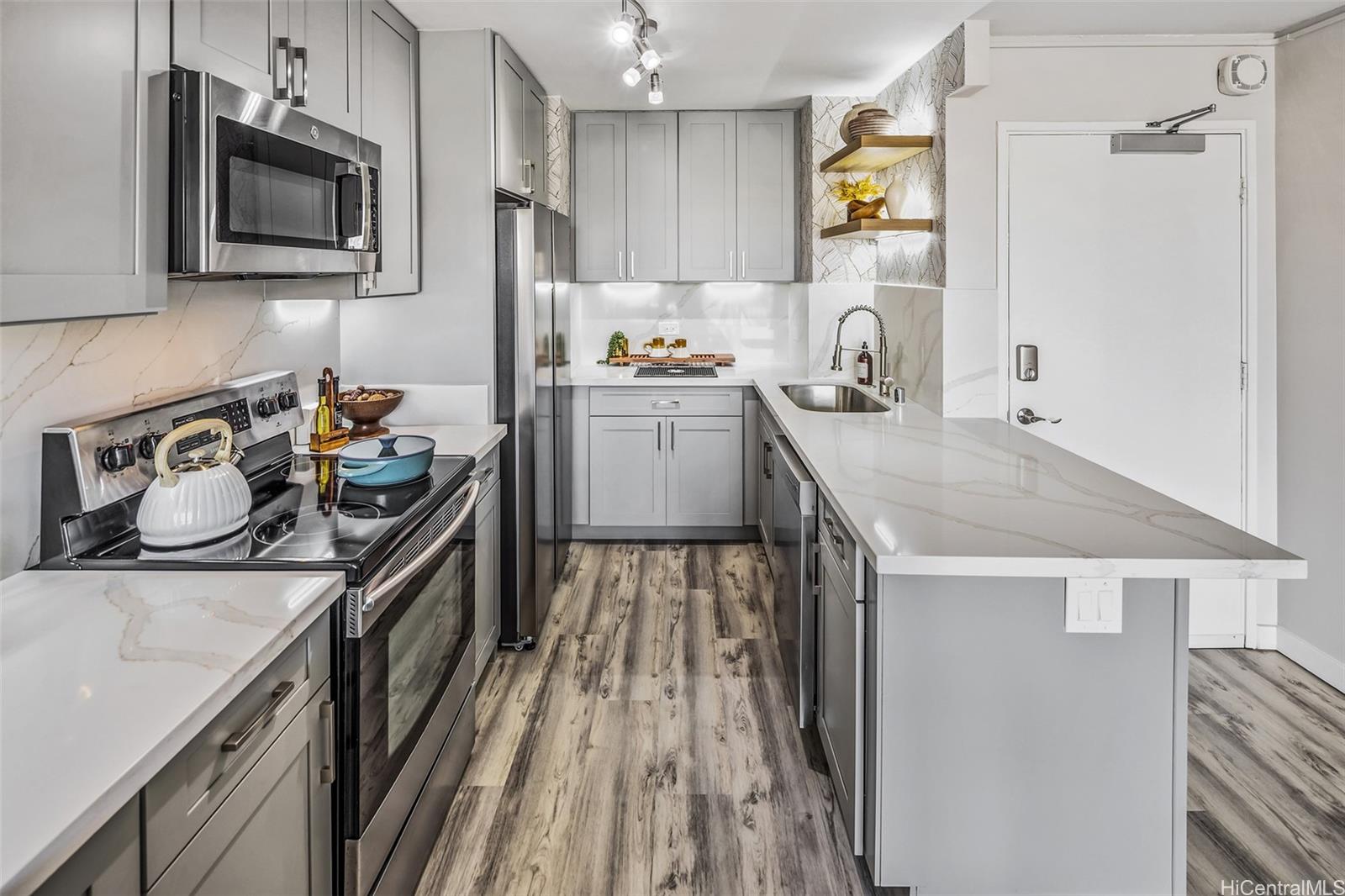 Century West condo # 613, Honolulu, Hawaii - photo 11 of 25