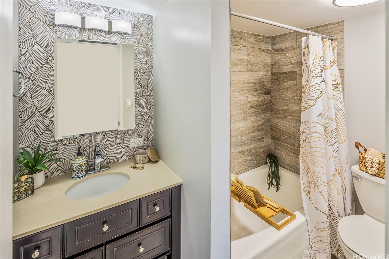 Century West condo # 613, Honolulu, Hawaii - photo 15 of 25