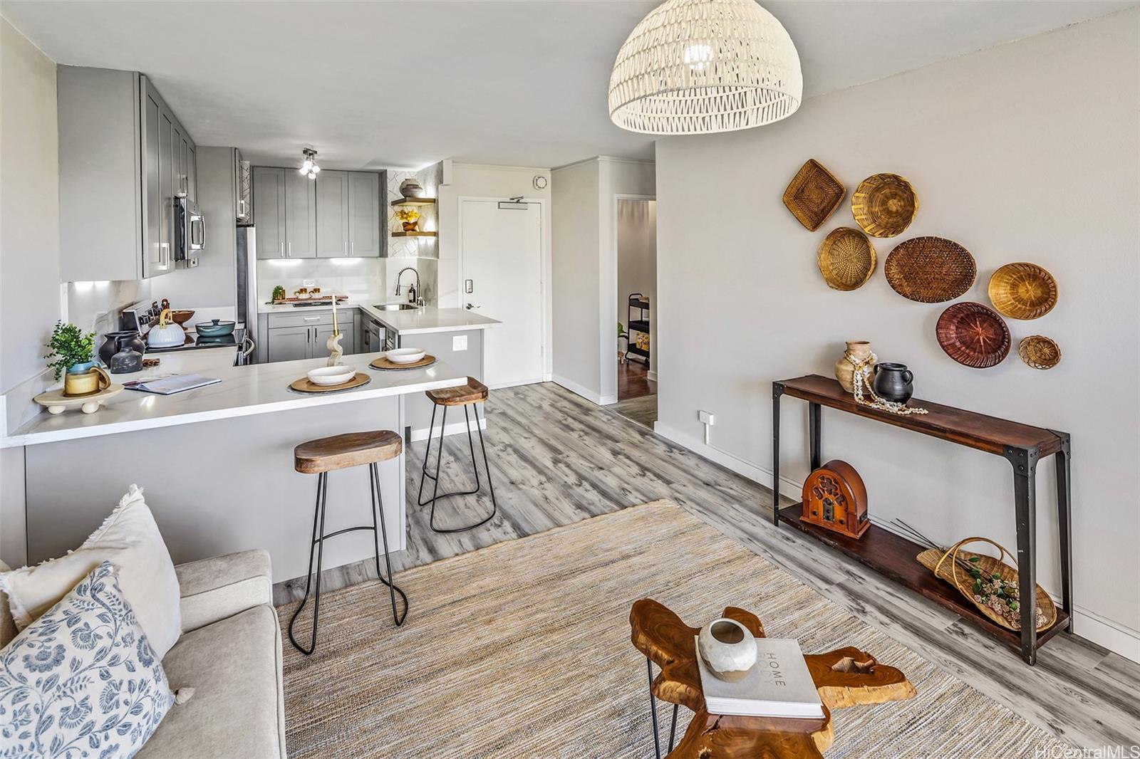 Century West condo # 613, Honolulu, Hawaii - photo 4 of 25