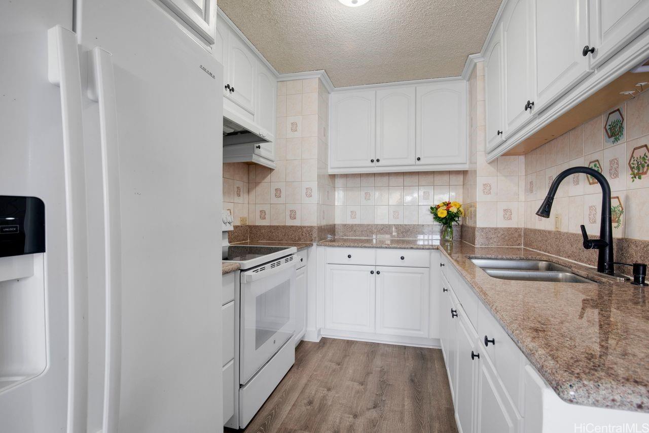 Century West condo # 811, Honolulu, Hawaii - photo 4 of 21