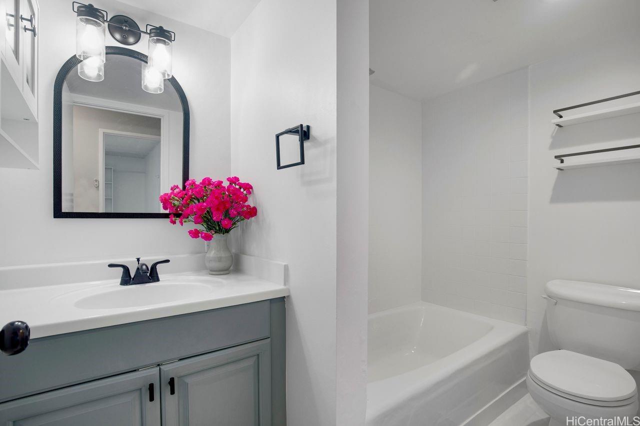 Century West condo # 811, Honolulu, Hawaii - photo 9 of 21