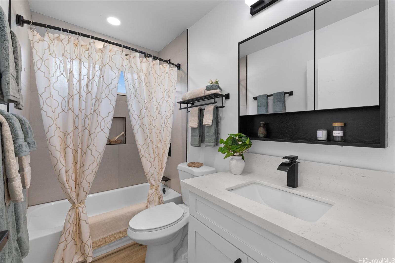 3175  Poelua Place Manoa Area, Honolulu home - photo 14 of 24