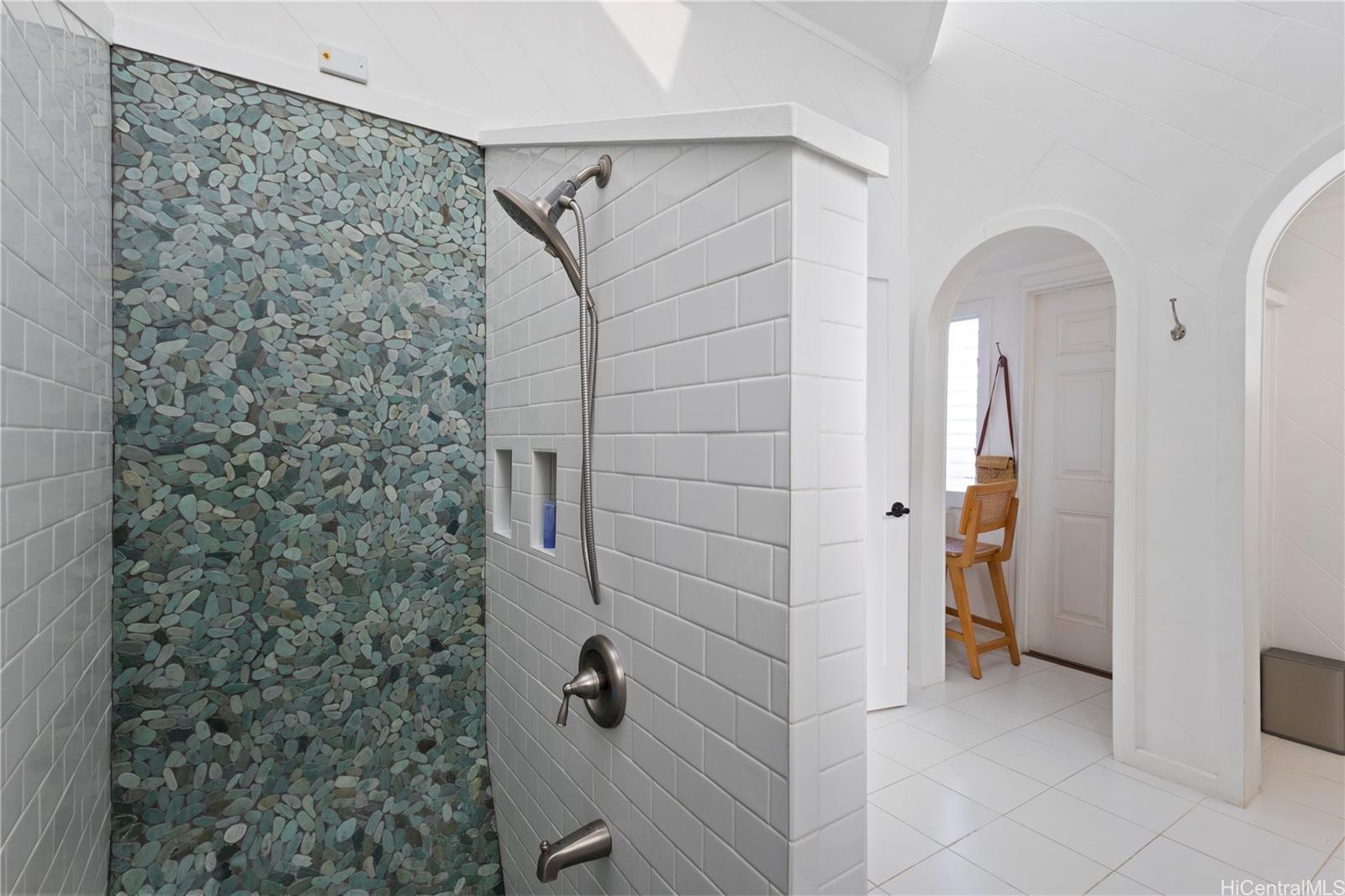 32  Pilipu Place Beachside, Kailua home - photo 9 of 25